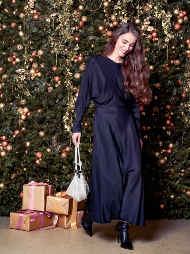 

Платье женское Eleganzza 1231135004 черное 44 RU, Черный, 1231135004
