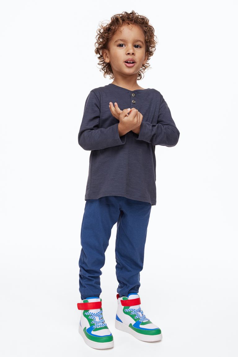 

Брюки детские H&M 0914574, цвет синий/салатовый, размер 134 (доставка из-за рубежа), 0914574