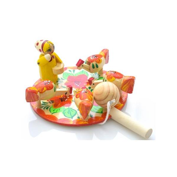 фото Богородская игрушка девочка кормит курочек русские народные игрушки