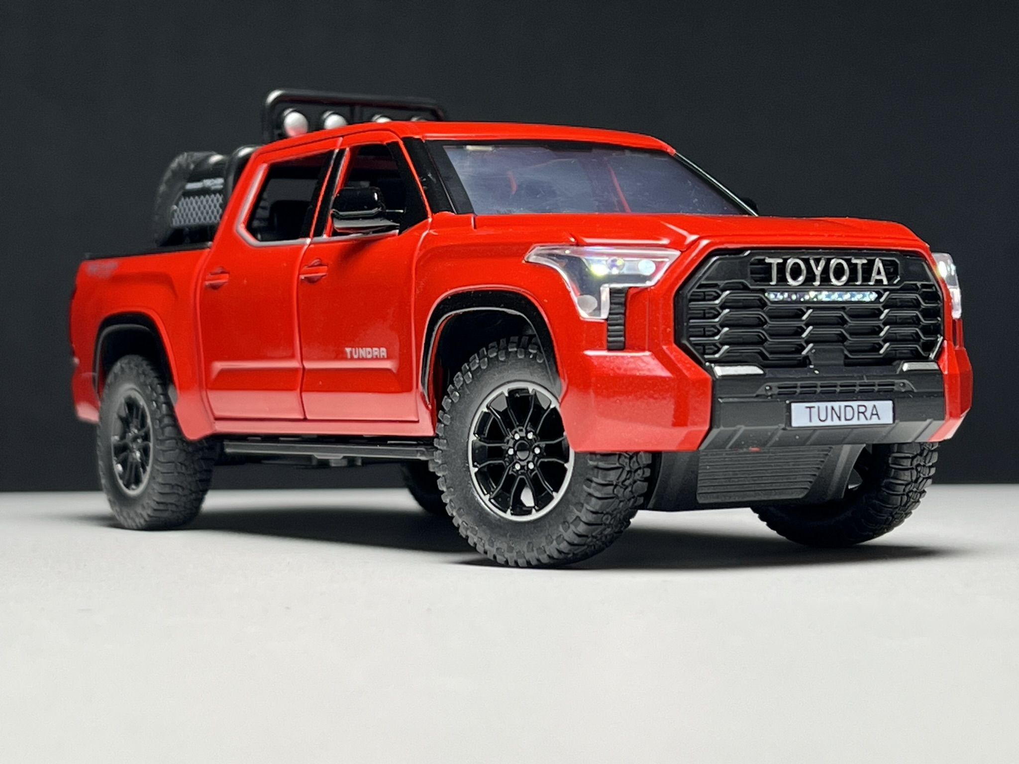 Машинка металлическая Элемент Toyota tundra 1:24