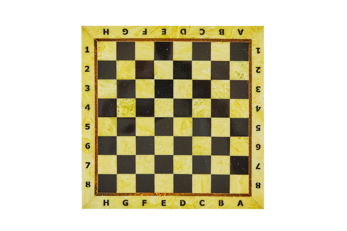 

Шахматная коробка Амберрегион с доской малая 25*25 yantar17