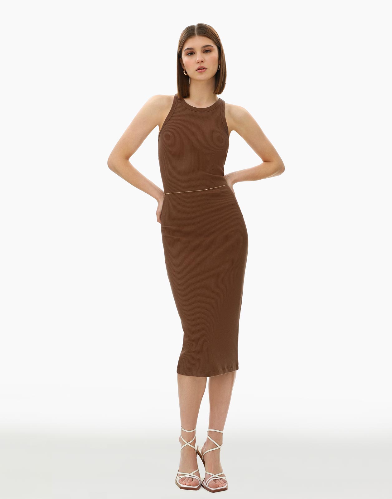 

Платье женское Gloria Jeans GDR026972 коричневое M, Коричневый, GDR026972