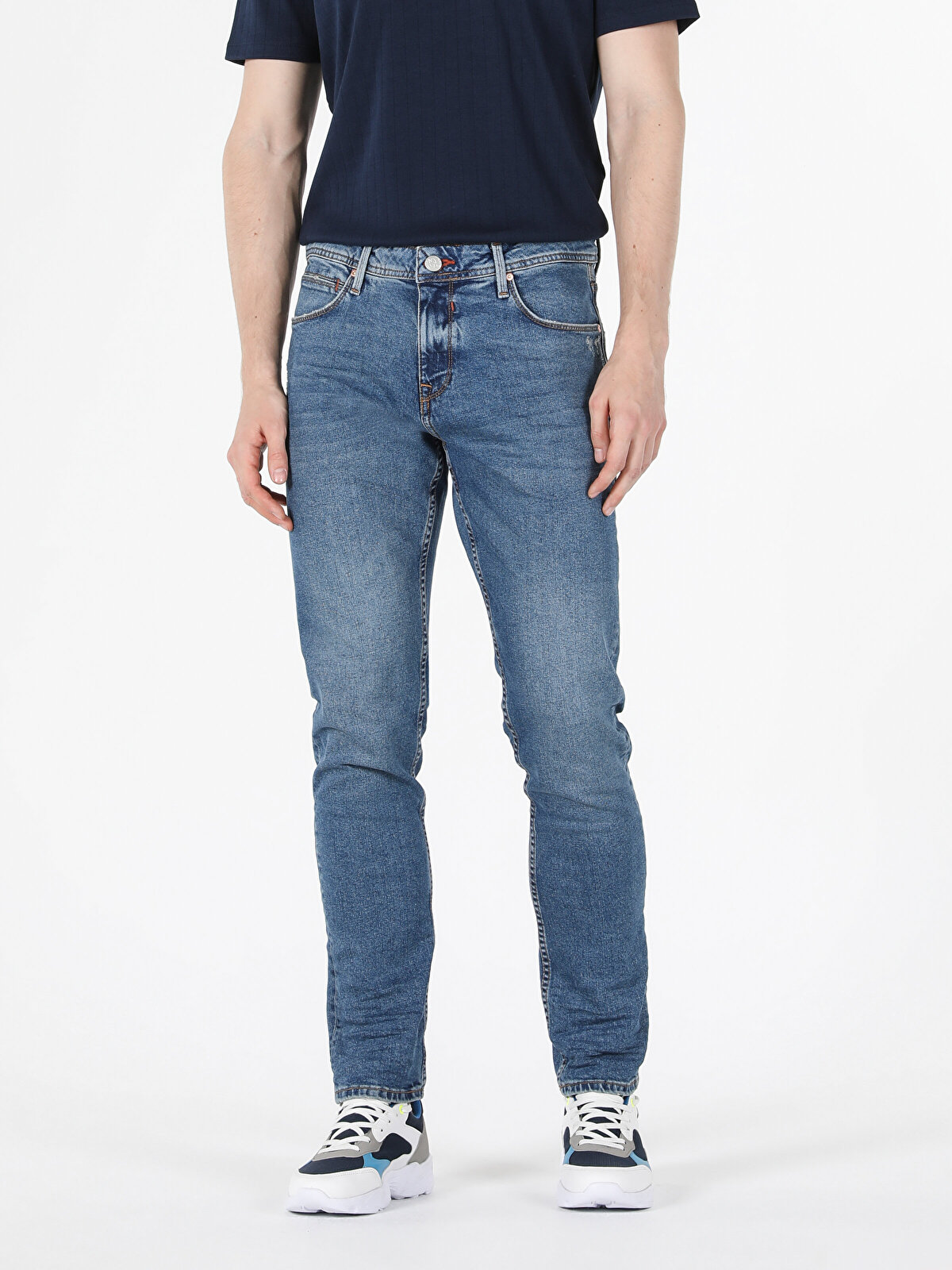 

Джинсы мужские Colins CL1057861_Q1.V1_DN41843 синие 30-34 INT, Синий, CL1057861_Q1.V1_DN41843