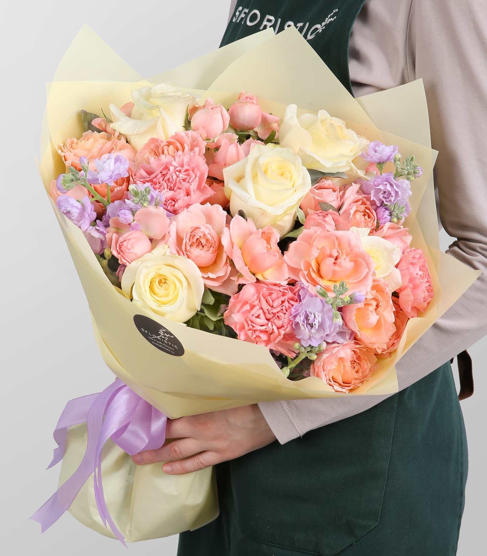 

Букет Studio Floristic из Роз Гвоздик Маттиолы Твое тепло розовый