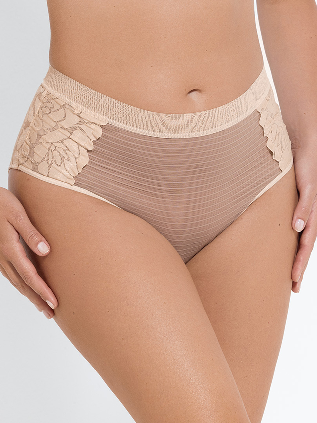 Трусы женские Grandissima 6673 бежевые 100 4430₽