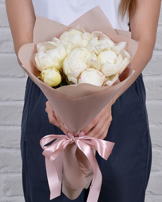 

Букет Studio Floristic из белых пионов Белый ангел 7 шт