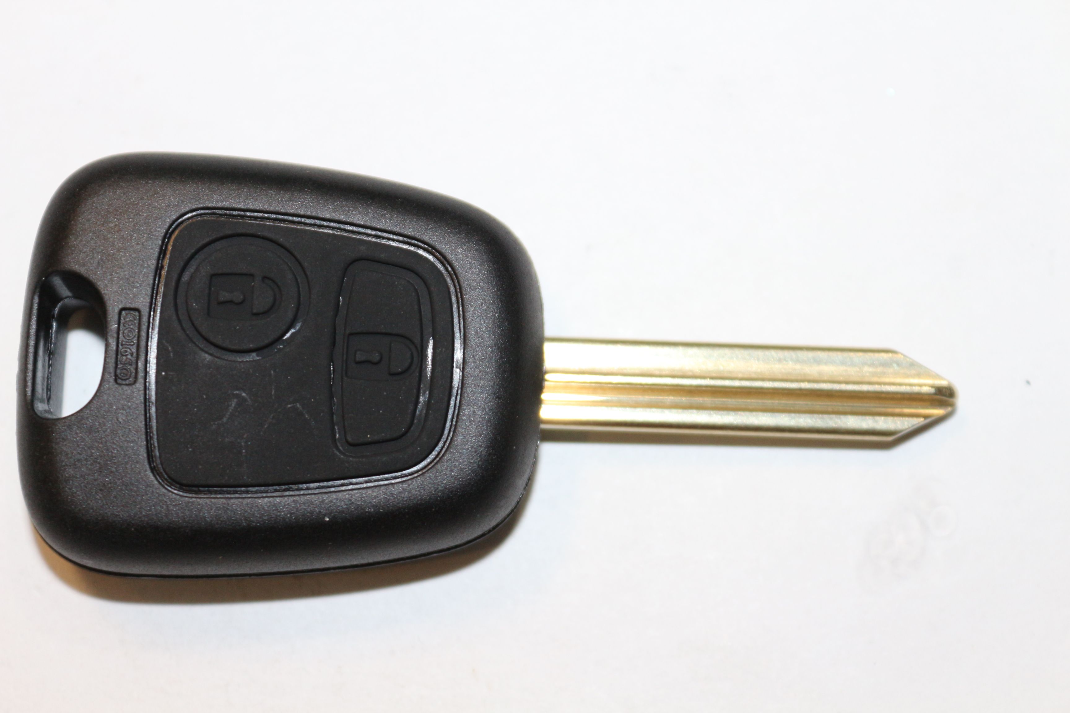 

Ключ зажигания Autokey, заготовка для Peugeot, дист.(корпус) (2 кнопки, Х-ТИП), Для разных моделей автомобилей Peugeot