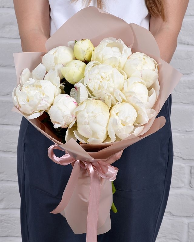 

Букет Studio Floristic из пионов Белый ангел 11 шт белый