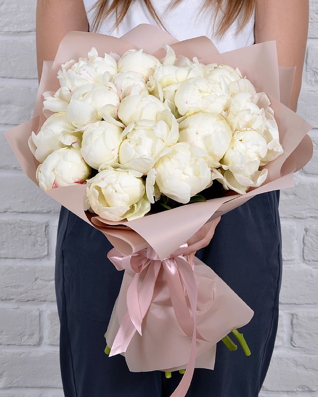 

Букет Studio Floristic из пионов Белый ангел 17 шт белый