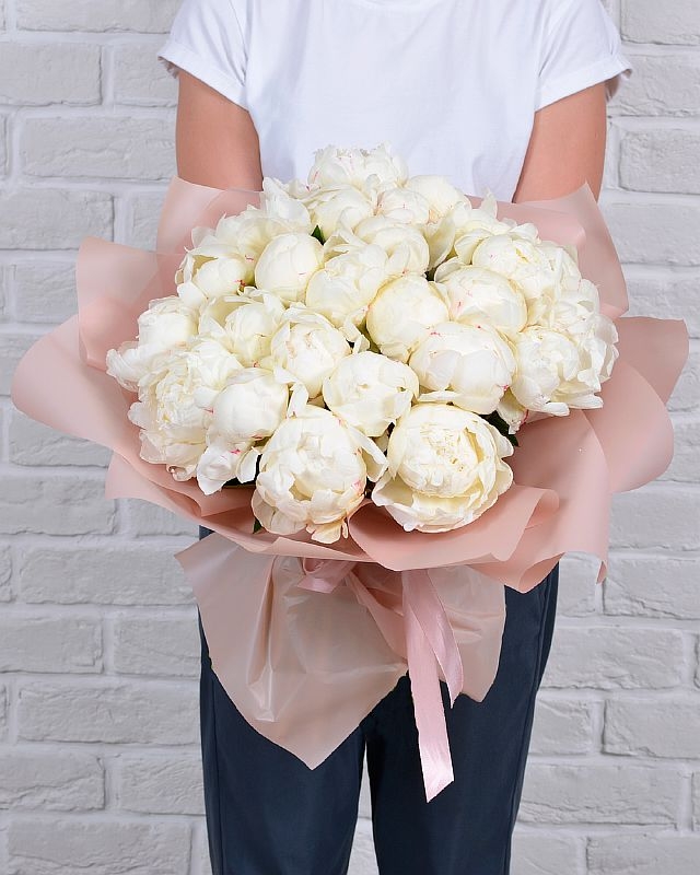 

Букет Studio Floristic из пионов Белый ангел 23 шт белый