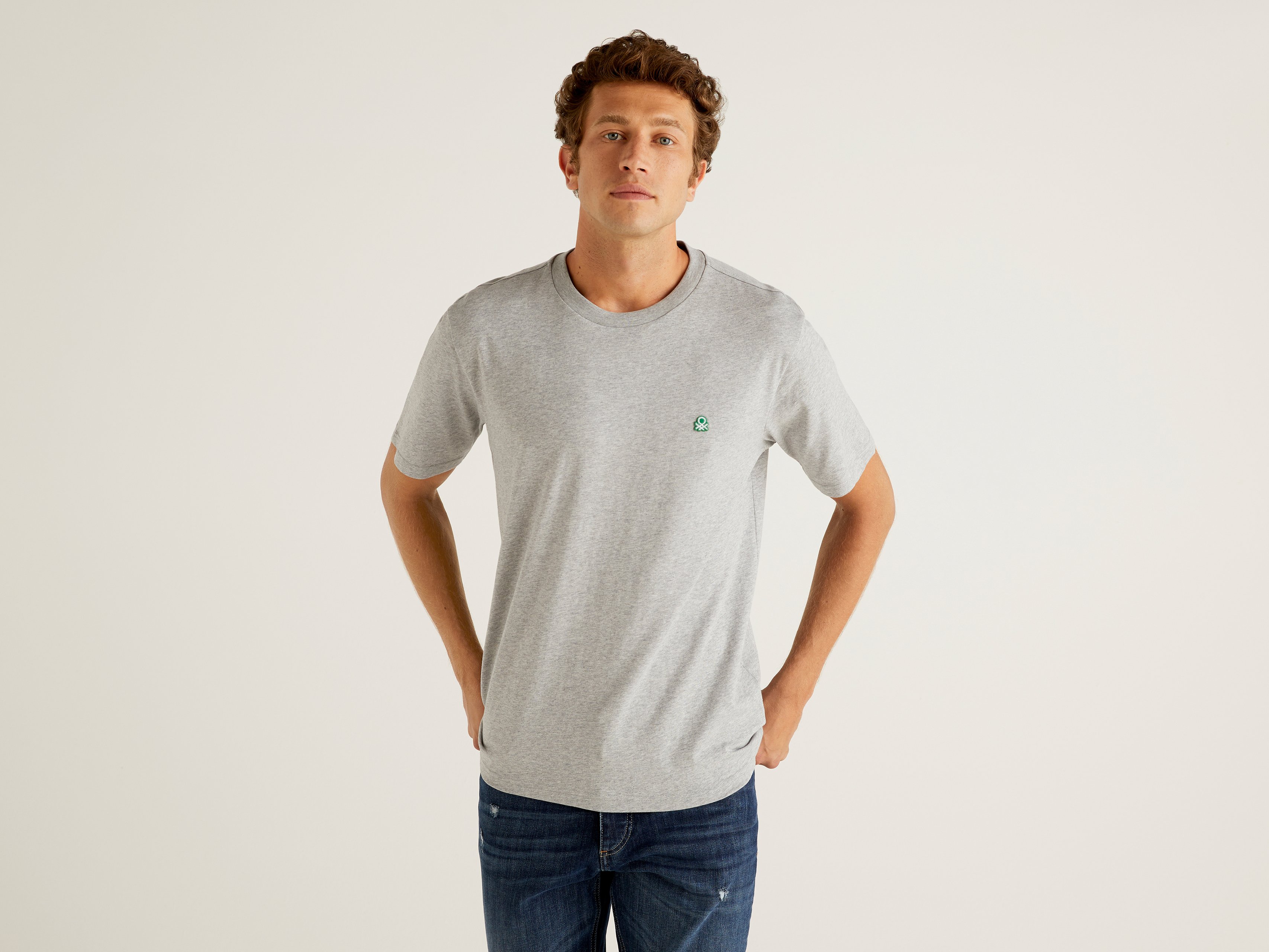 

Футболка мужская United Colors of Benetton 21A_3MI5J1AF7 серая 2XL