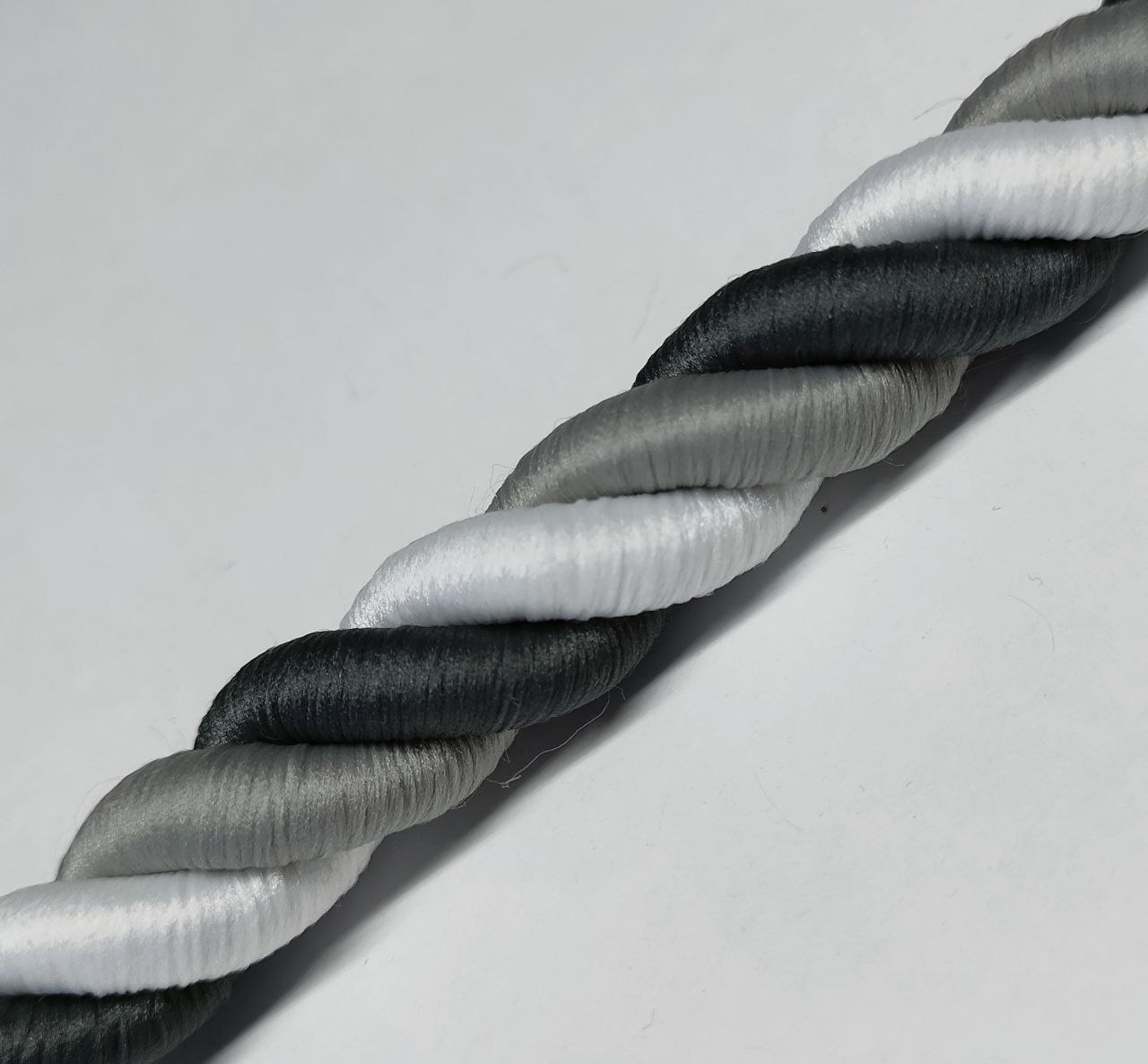 

Шнур декоративный idealtex 15Ш-18-13.4м , длина 18 м, диаметр 15 мм, Серый;белый, 15ш13.4м
