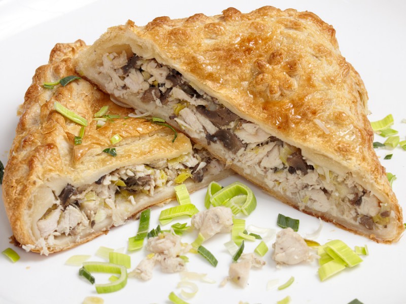 

Пирог дрожжевой с грибами и курицей