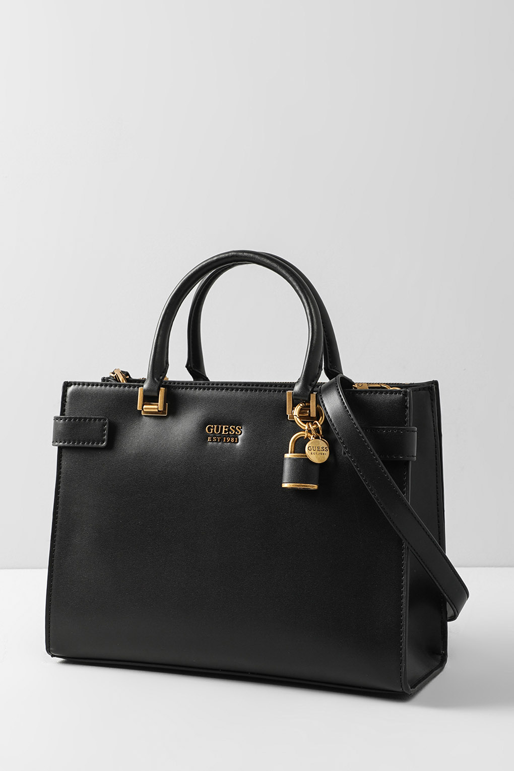 

Сумка женская Guess HWVB84 19060, черный, HWVB84 19060