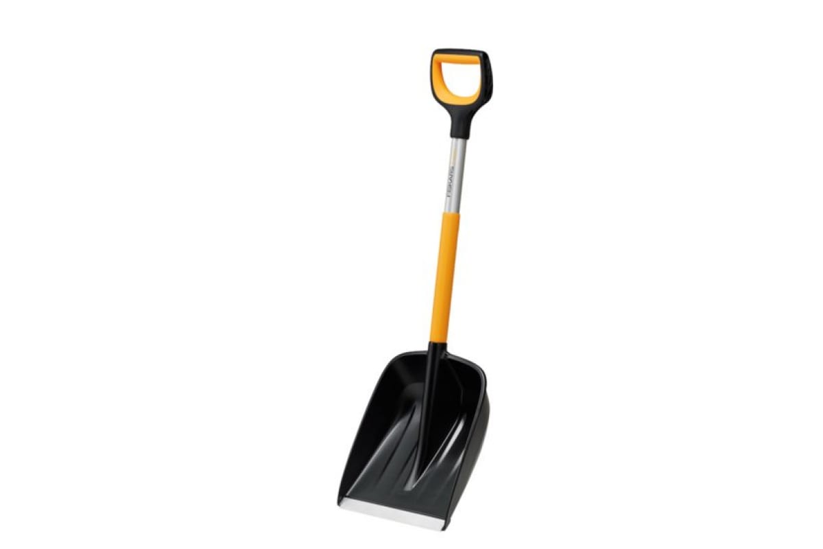 фото Лопата для уборки снега fiskars x-series 1057393 с черенком