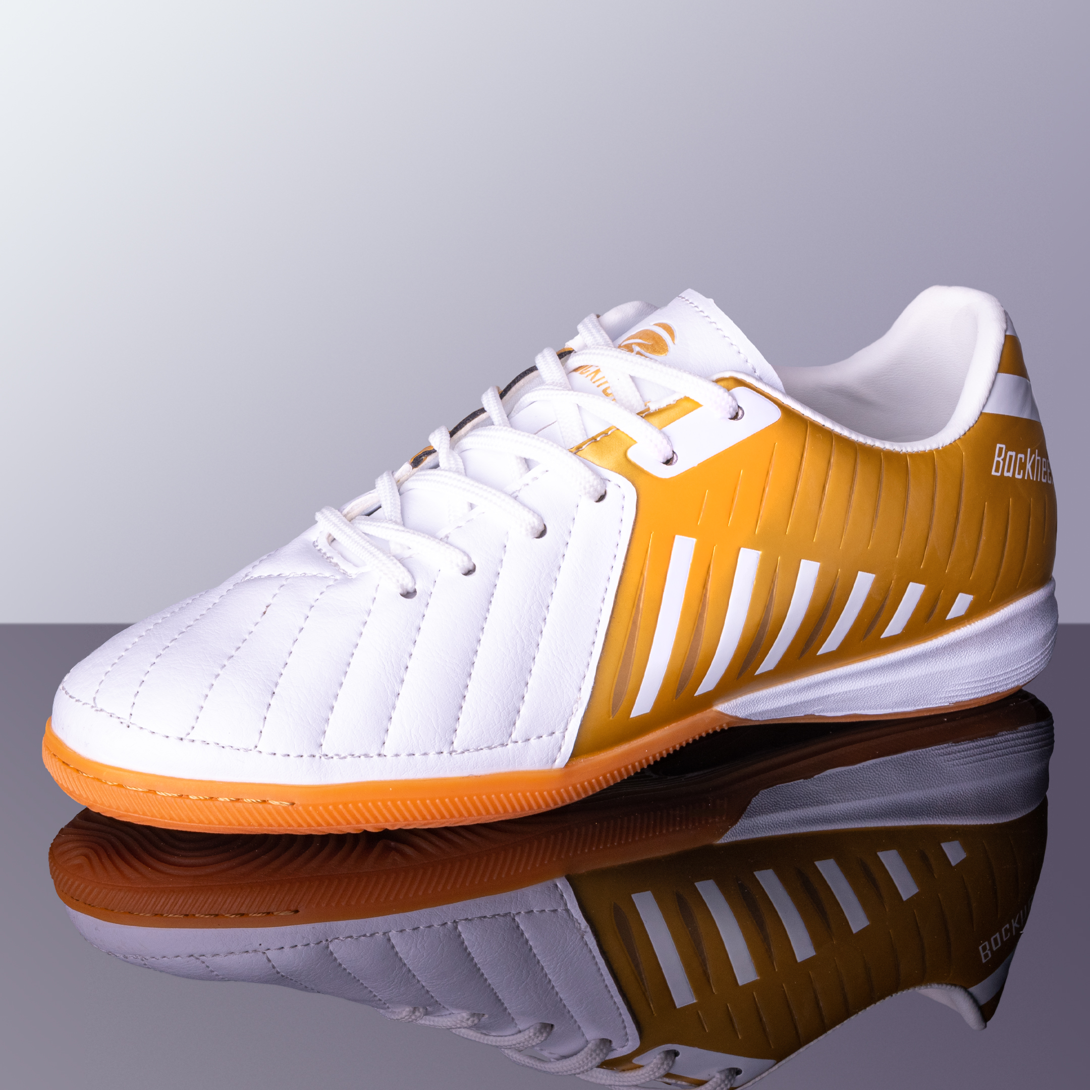 

Спортивные футбольные бутсы Backheel WHITE 210669 для зала мужские размер 41, Белый;коричневый, 210669