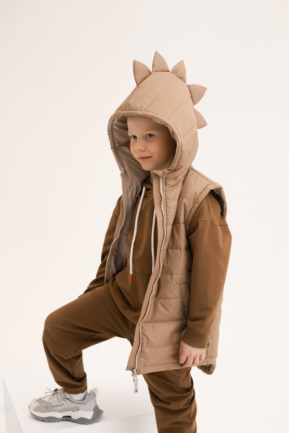 

Жилет детский Minidino М010, темно-бежевый, 104, М010