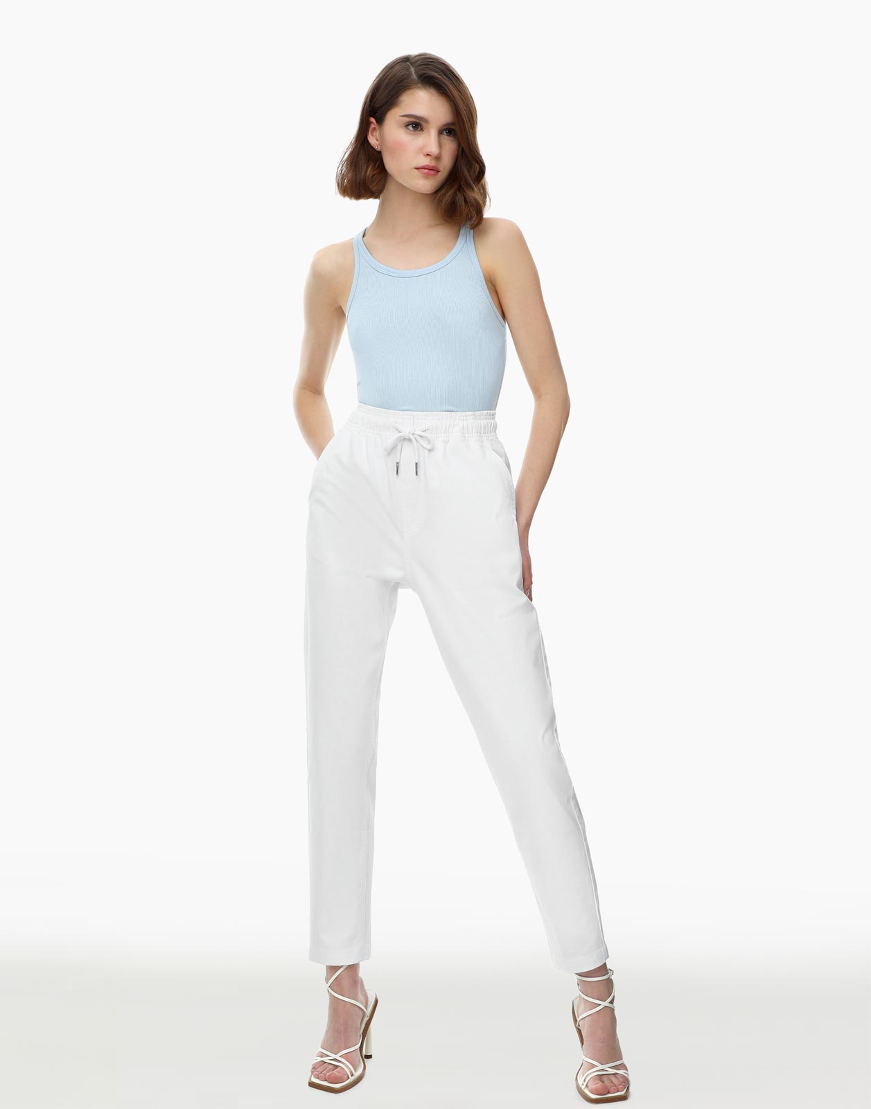 Джинсы женские Gloria Jeans GJN026682 белые XS