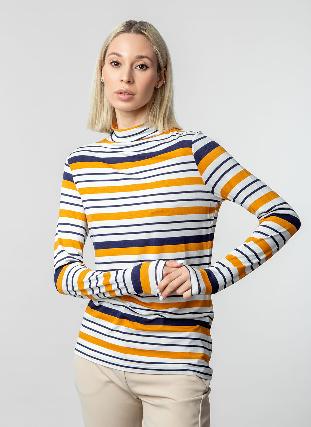 

Водолазка женская Avelontailor 56105 разноцветная 48 RU, 56105