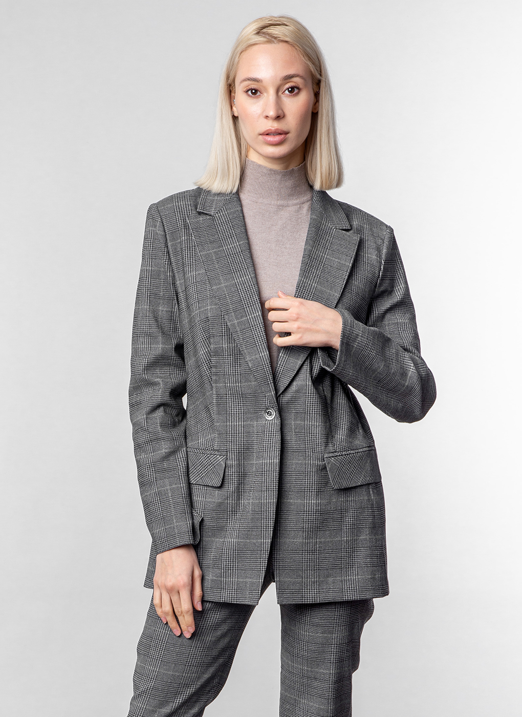 

Блейзер женский Avelontailor 59403 серый 46 RU, 59403