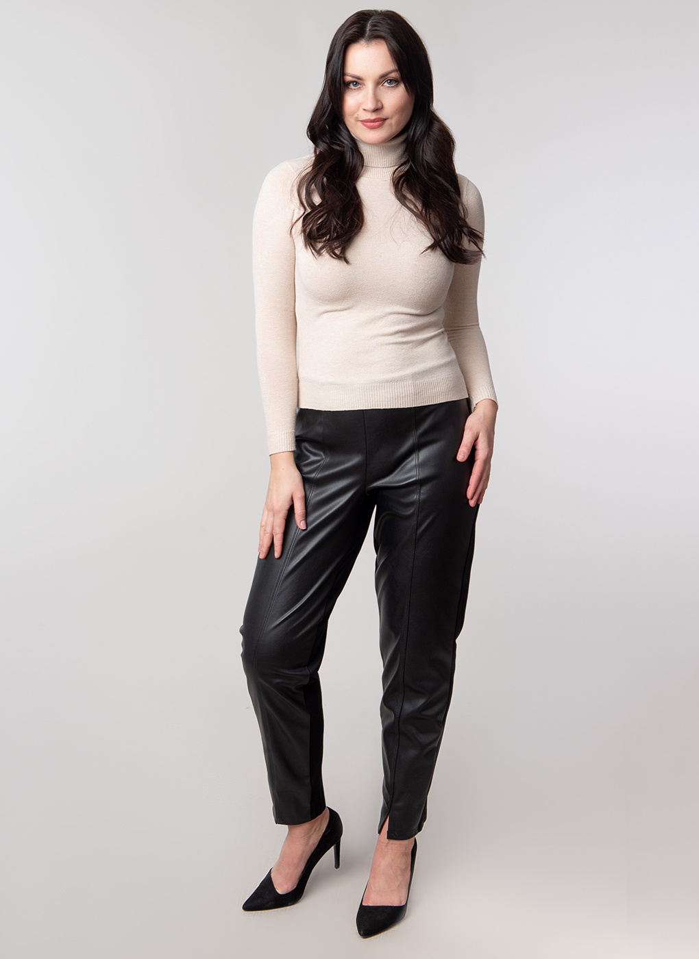 

Брюки женские Avelontailor 59408 черные 50 RU, 59408