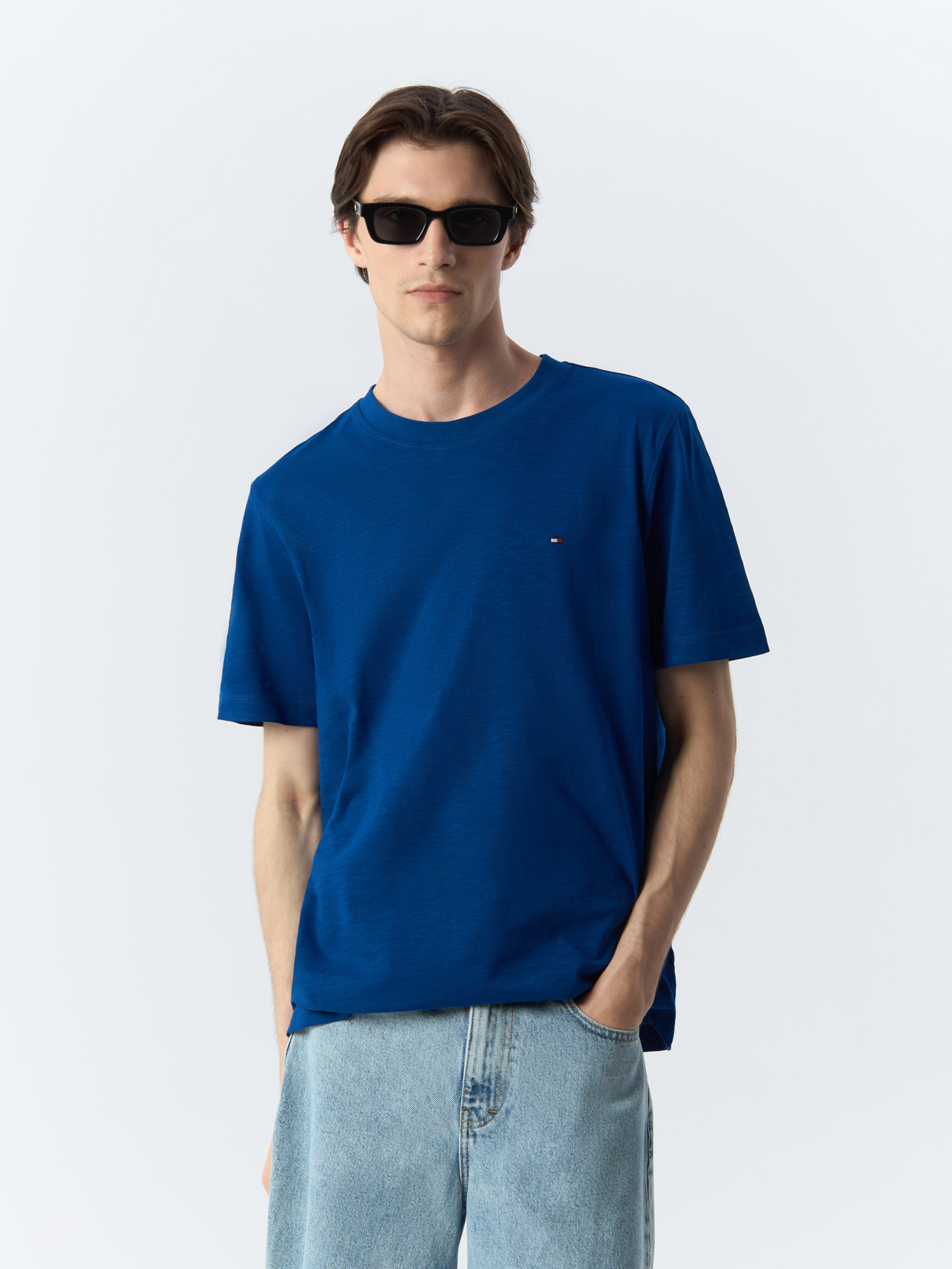 

Футболка мужская Tommy Hilfiger MW0MW34375C5J синяя M, Синий, MW0MW34375