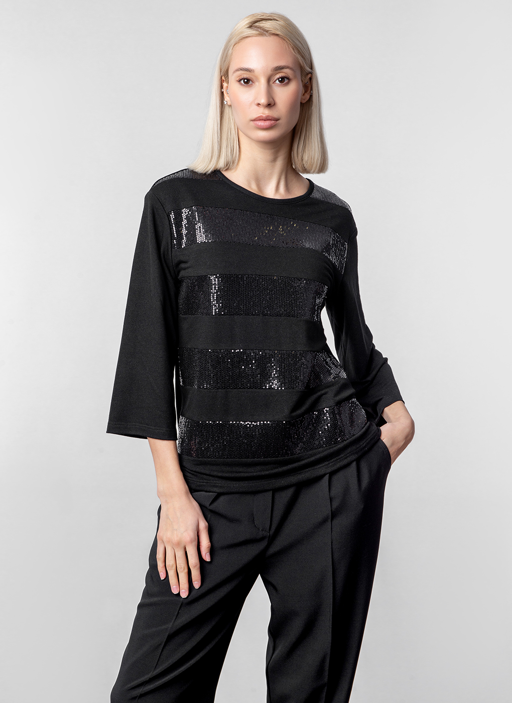 

Блуза женская Avelontailor 59416 черная 42 RU, 59416