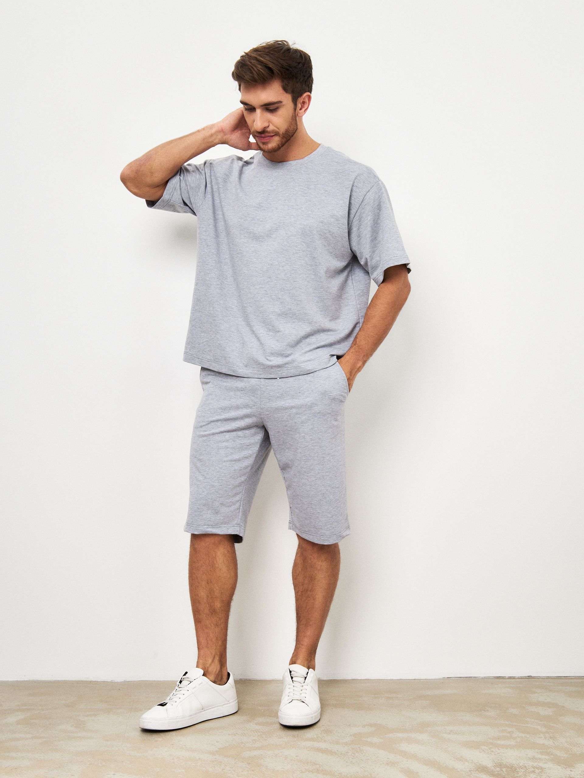 

Футболка мужская MOM №1 88-2151 серая 3XL, Серый, 88-2151