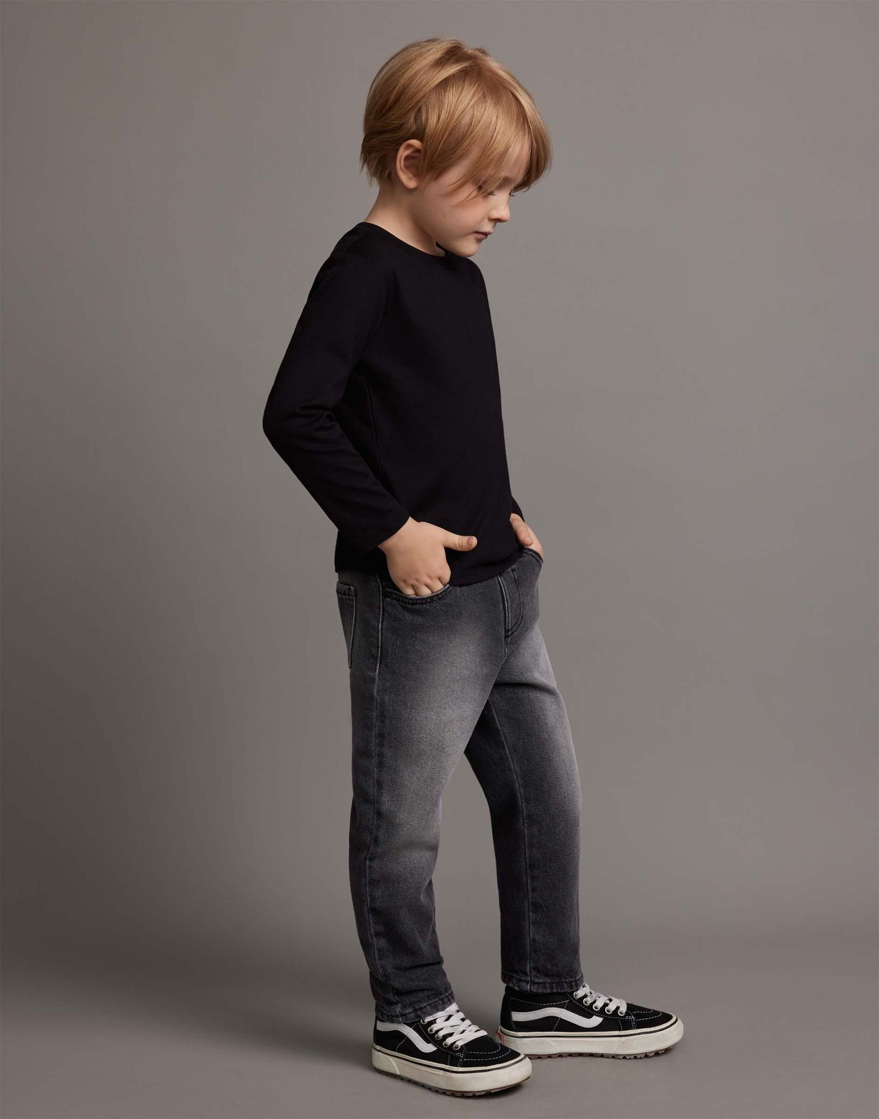 

Джинсы для мальчика Gloria Jeans BJN016568 серый /медиум лайт/ 3-4г/104, BJN016568