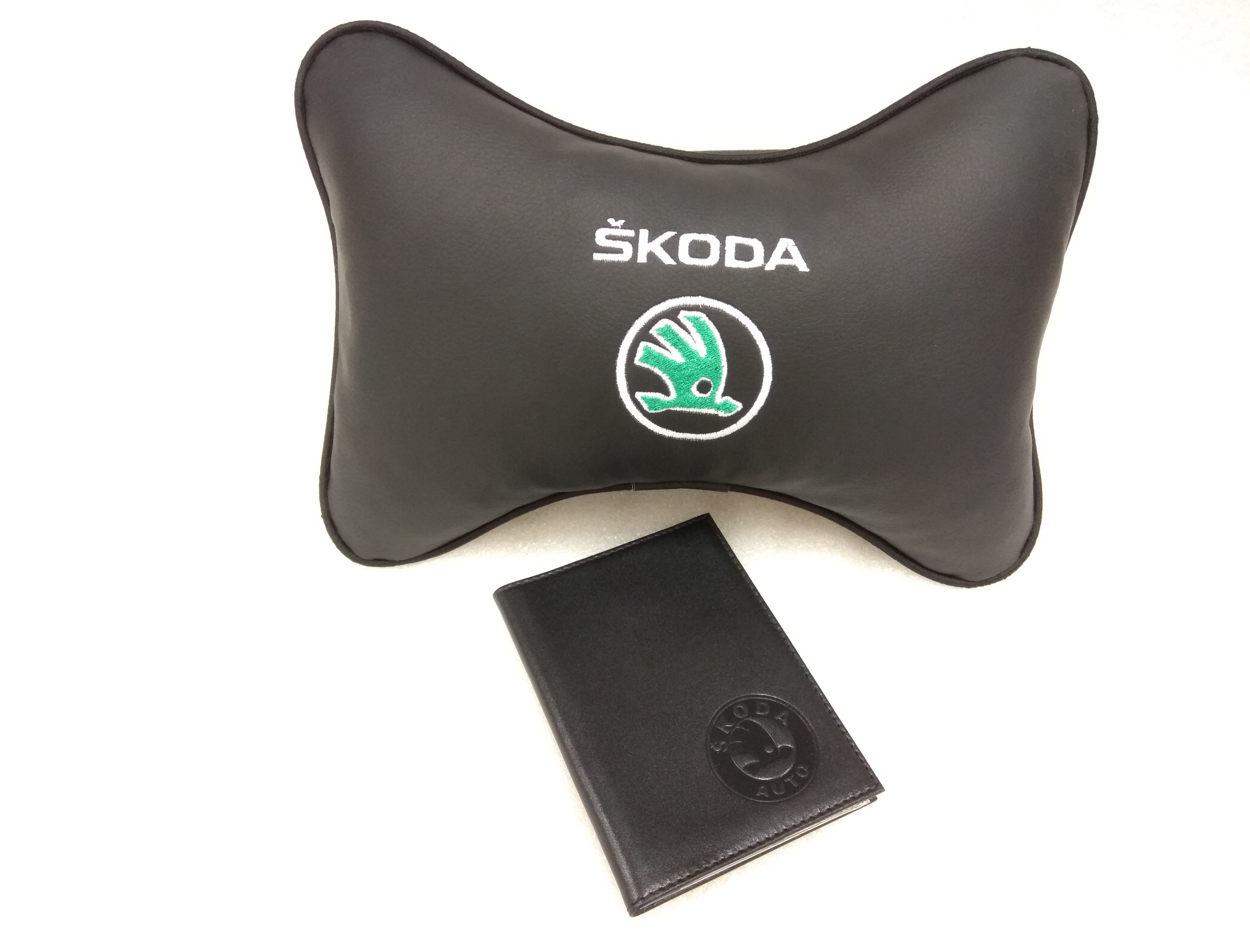 

Подарочный набор SKODA: обложка для автодокументов и подушка на подголовник