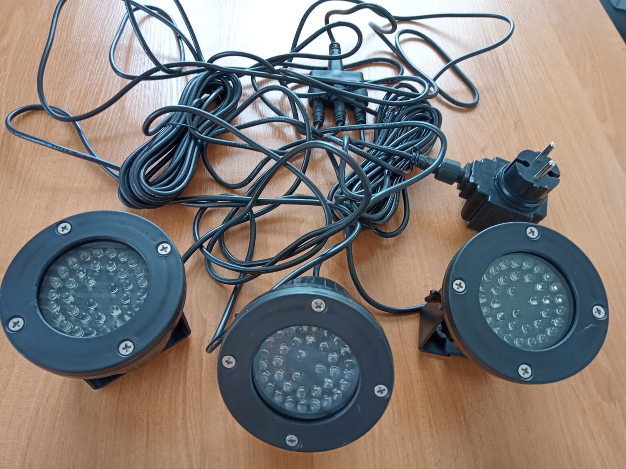 

Jebao PL3 -3 LED светодиодная надводно/подводная подсветка 3 х 3.6 Вт, габ. 150х145 мм