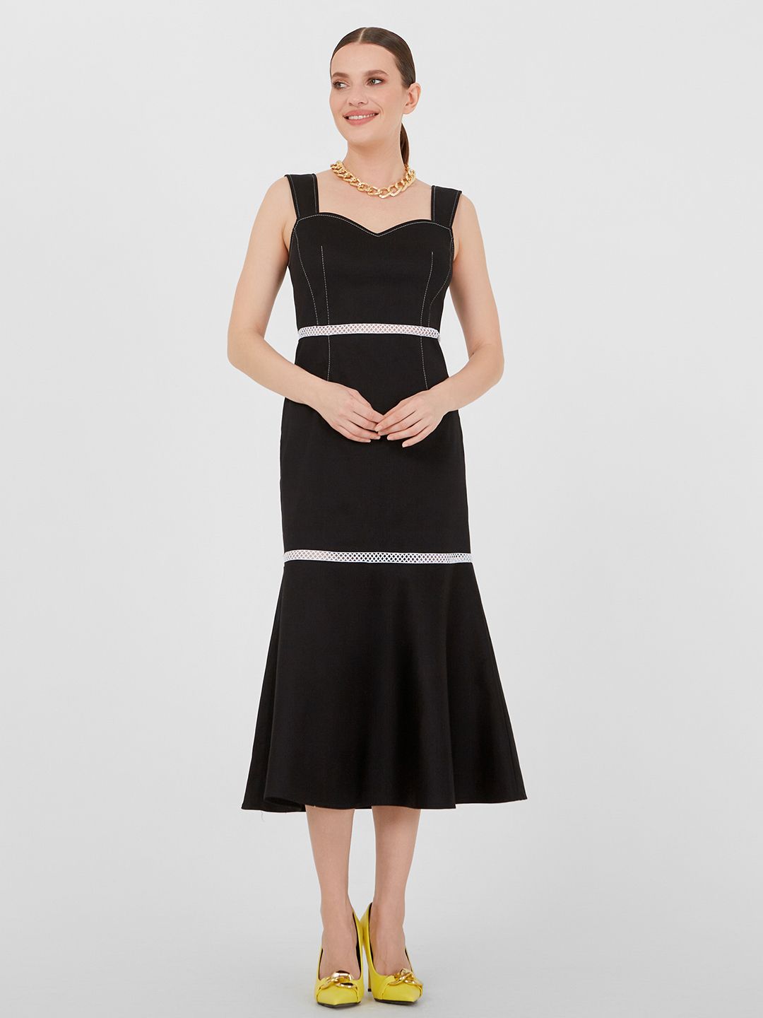 

Платье женское Lo 03241007 черное 46 RU, Черный, 03241007