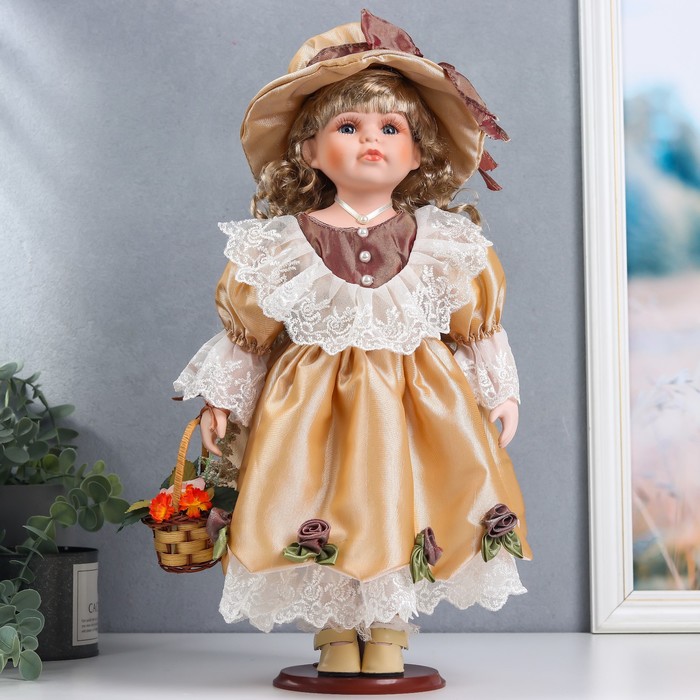 Кукла керамика, Вика в золотистом платье с корзиной цветов 40 см кукла коллекционная керамика лена в бежевом платье и бежевом жилете 30 см