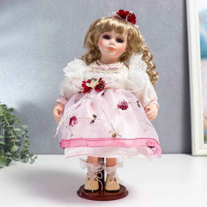 Кукла керамика, Агата в бело-розовом платье и с цветами волосах 30 см кукла коллекционная кнр керамика беатрис в атласном платье с розочками 30 см