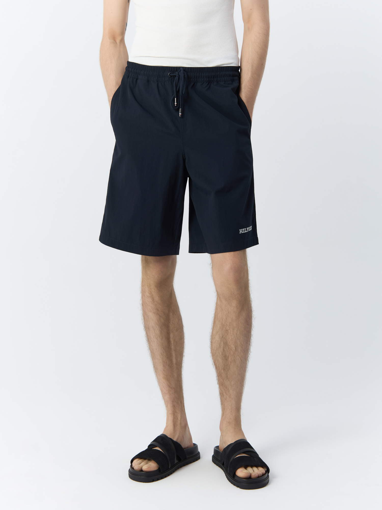 

Повседневные шорты мужские Tommy Hilfiger MW0MW34499DW5 синие 31, Синий, MW0MW34499