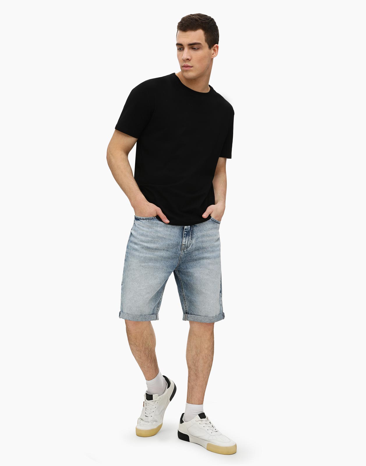 

Футболка мужская Gloria Jeans BKT011959 черная XS, Черный, BKT011959