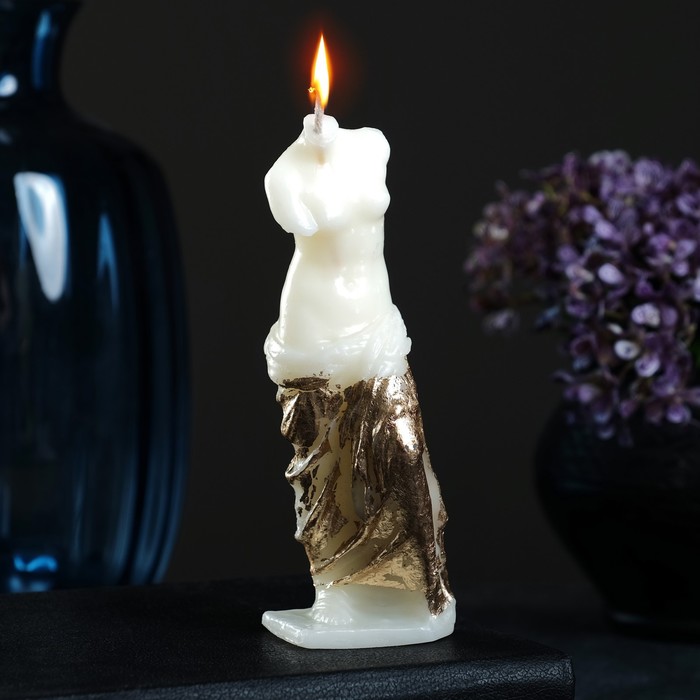 Молочная фигурная свеча Венера №2 с подставкой высотой 12 см.