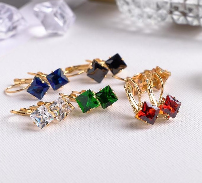 

Серьгииз бижутерного сплава Queen Fair Конфетти, стразы, Конфетти