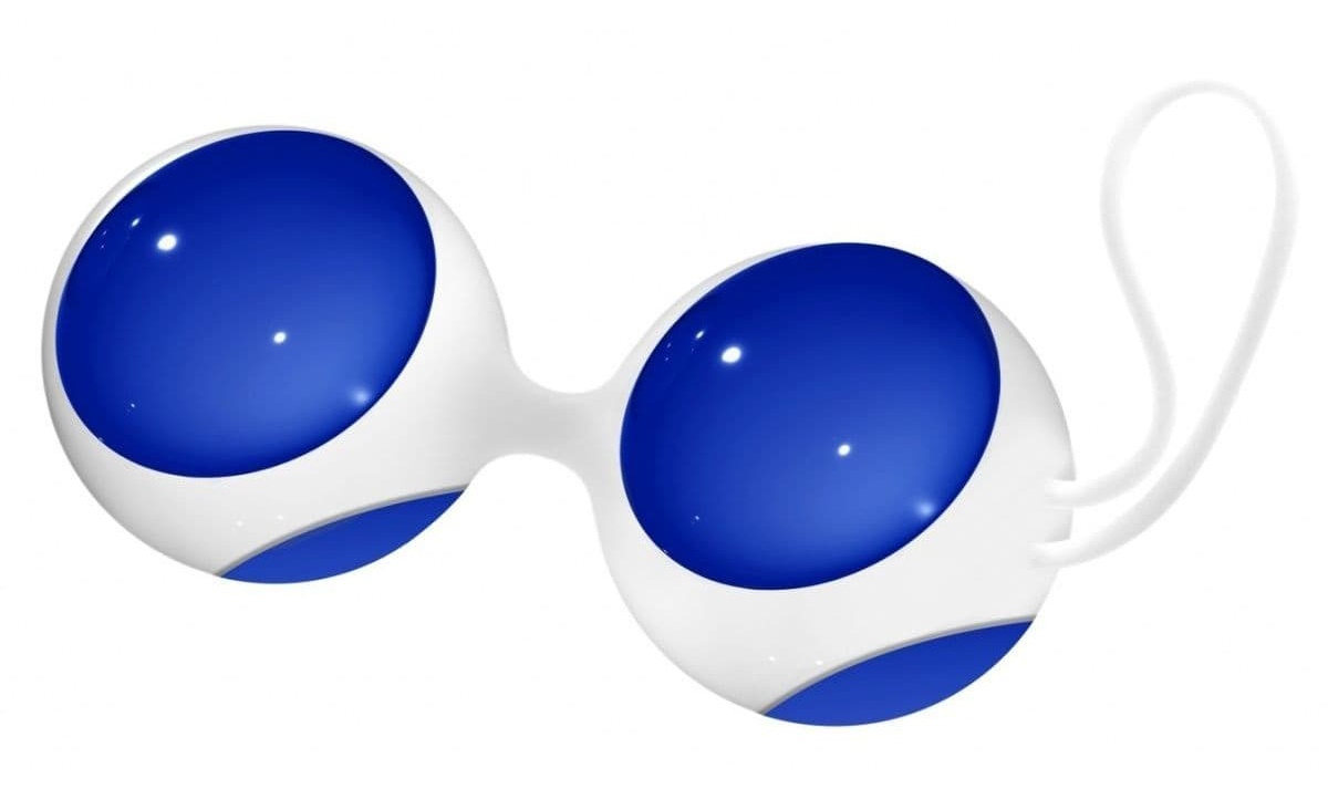 Вагинальные шарики Shots Media Ben Wa Medium стеклянные, синие в белой оболочке