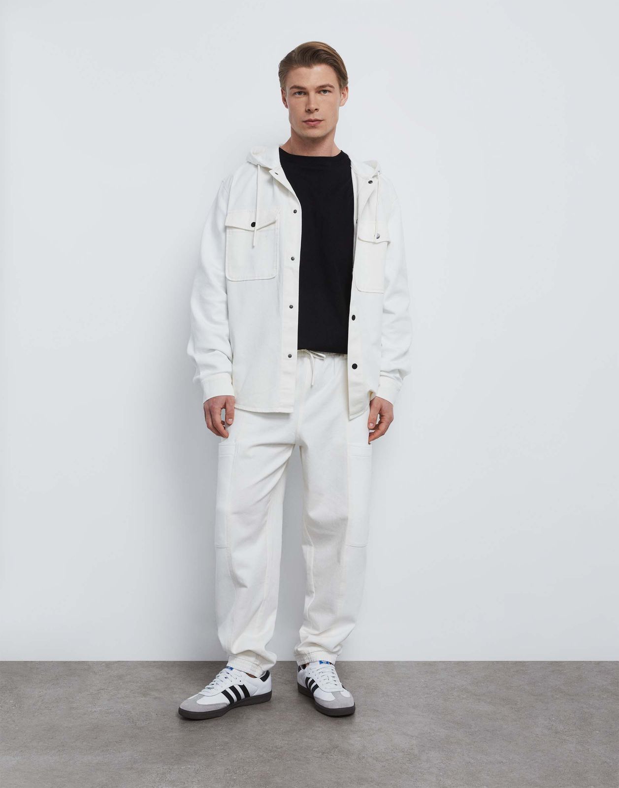 Брюки мужские Gloria Jeans BPT003698 белый S182 4199₽