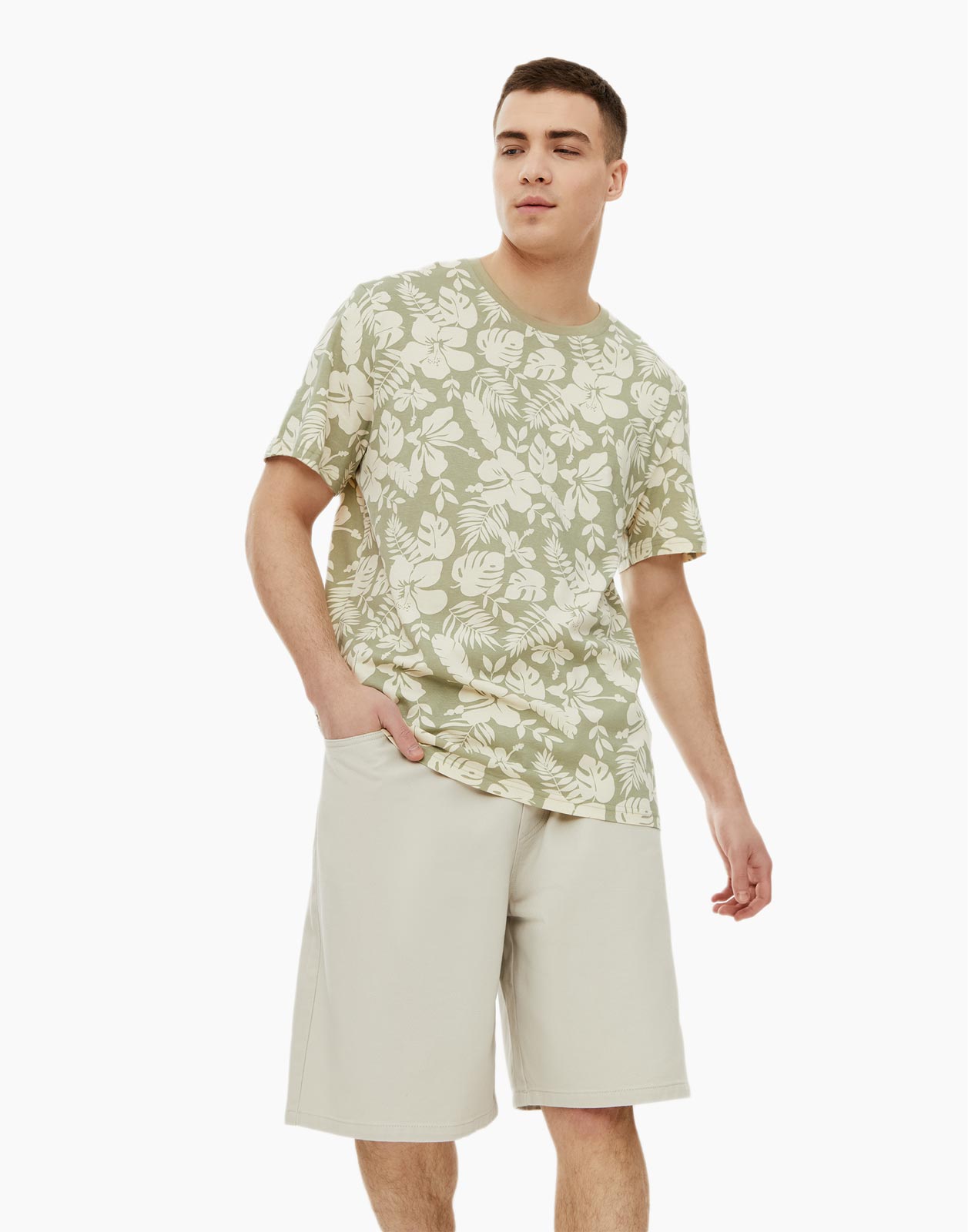 

Футболка мужская Gloria Jeans BKT012194 хаки XS, BKT012194