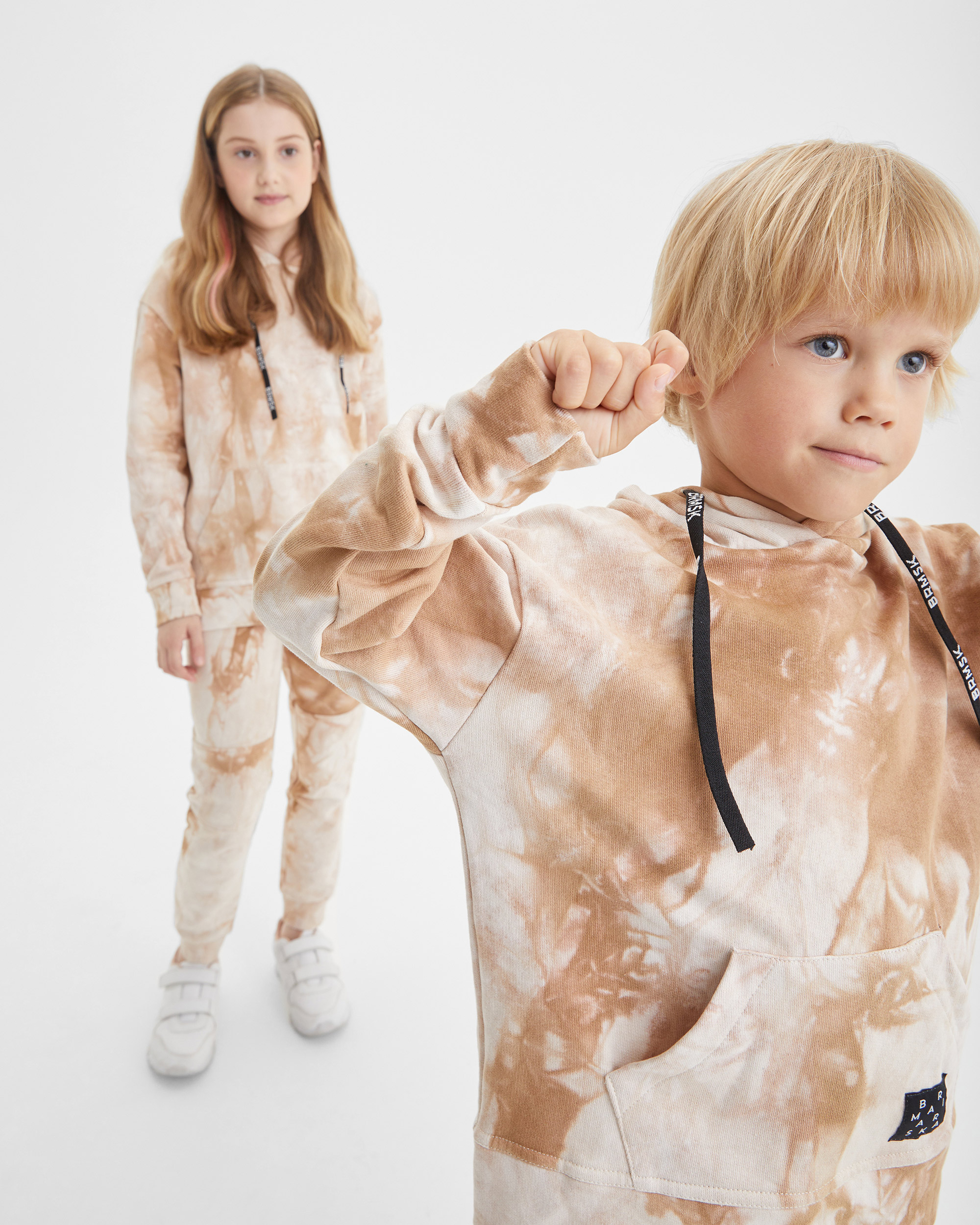 фото Худи детское barmariska тай дай family look бежевый р.122-128