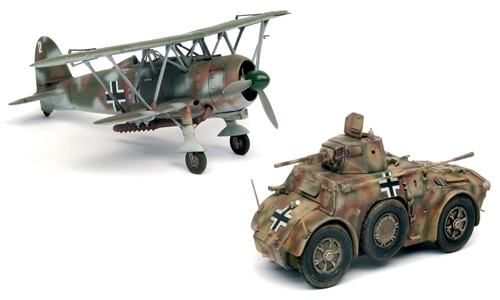 

Сборная модель Italeri 1/48 Autoblindo AB 41 and CR 42 LW 10501