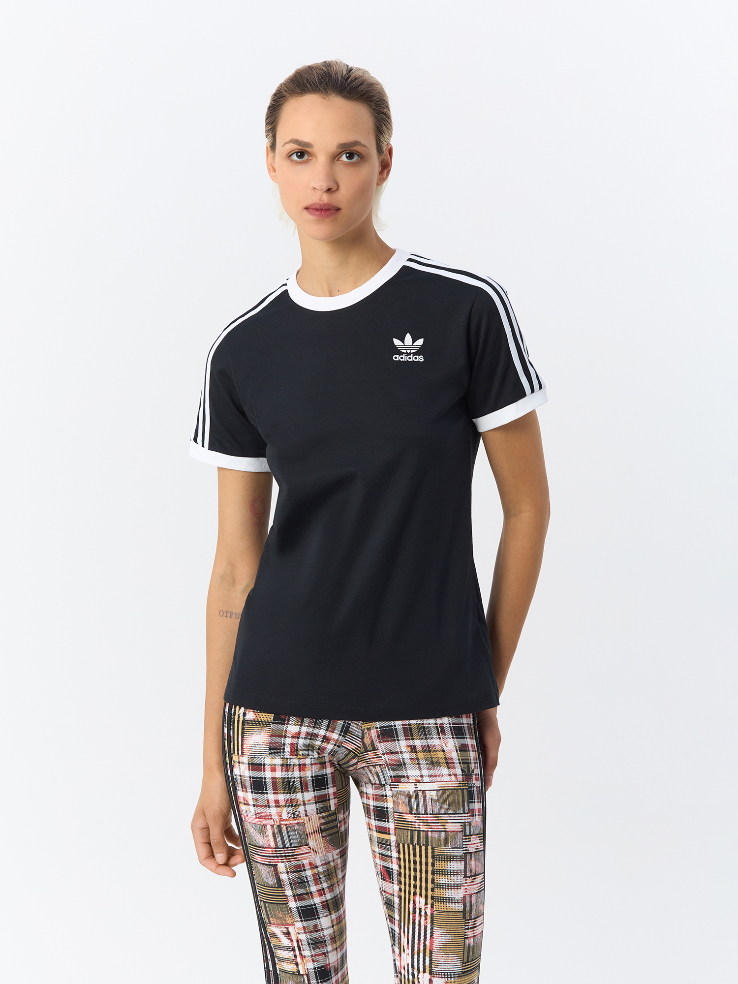 Футболка женская Adidas Adicolor 3-Stripes  GN2900 черная 40 RU adidas черный