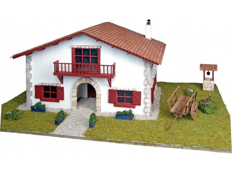 фото Сборная деревянная модель дома artesania latina chalet kit de caserío con carro,1/72