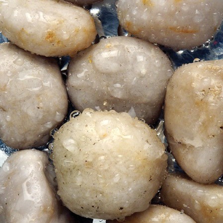 Грунт для аквариума Aquagrunt шлифованная галька, белая, 20-40мм, 1кг