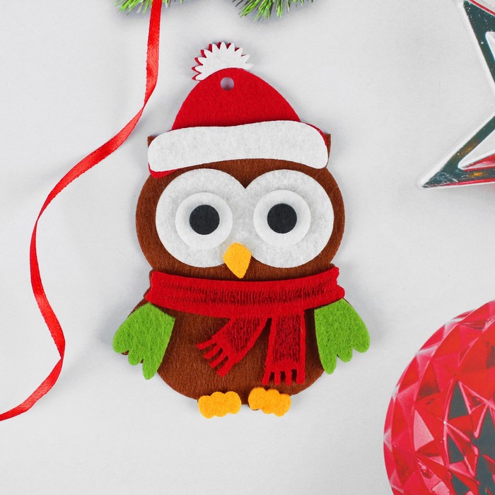 

Набор для творчества - создай ёлочное украшение из фетра «Сова в новогодней шапочке»