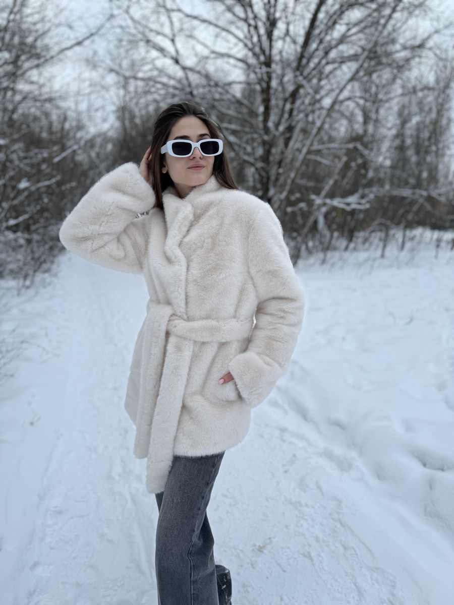 Шуба женская Fur Chic Co 197868592 белая 42