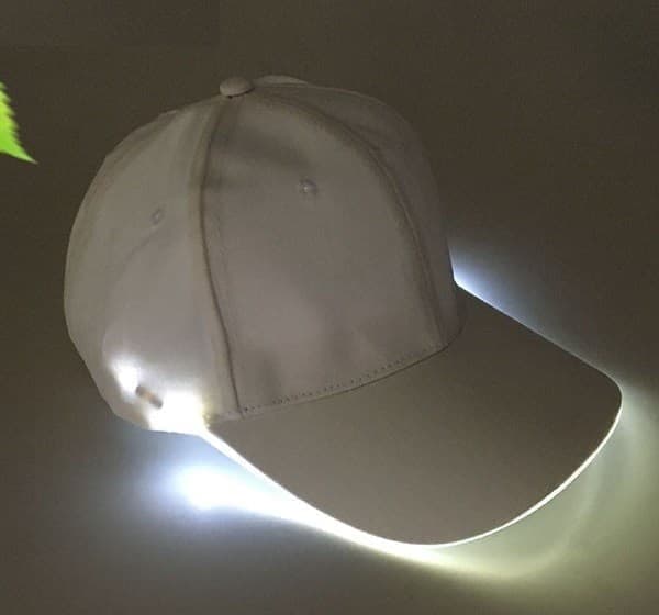 

Белая кепка с белой led подсветкой, 10537