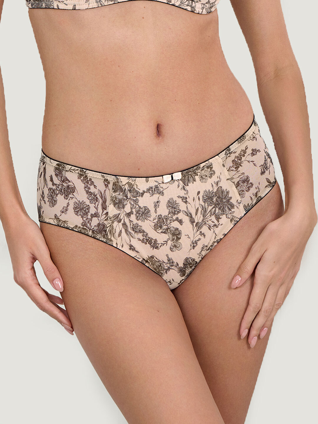 

Трусы женские Palmetta 41099 бежевые 108, 41099